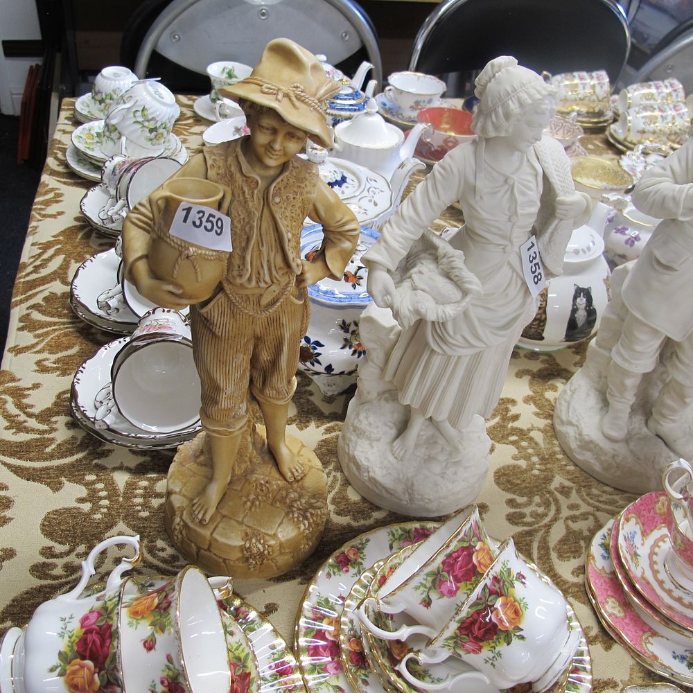 Lot 1359: Vintage Leonardo figurine