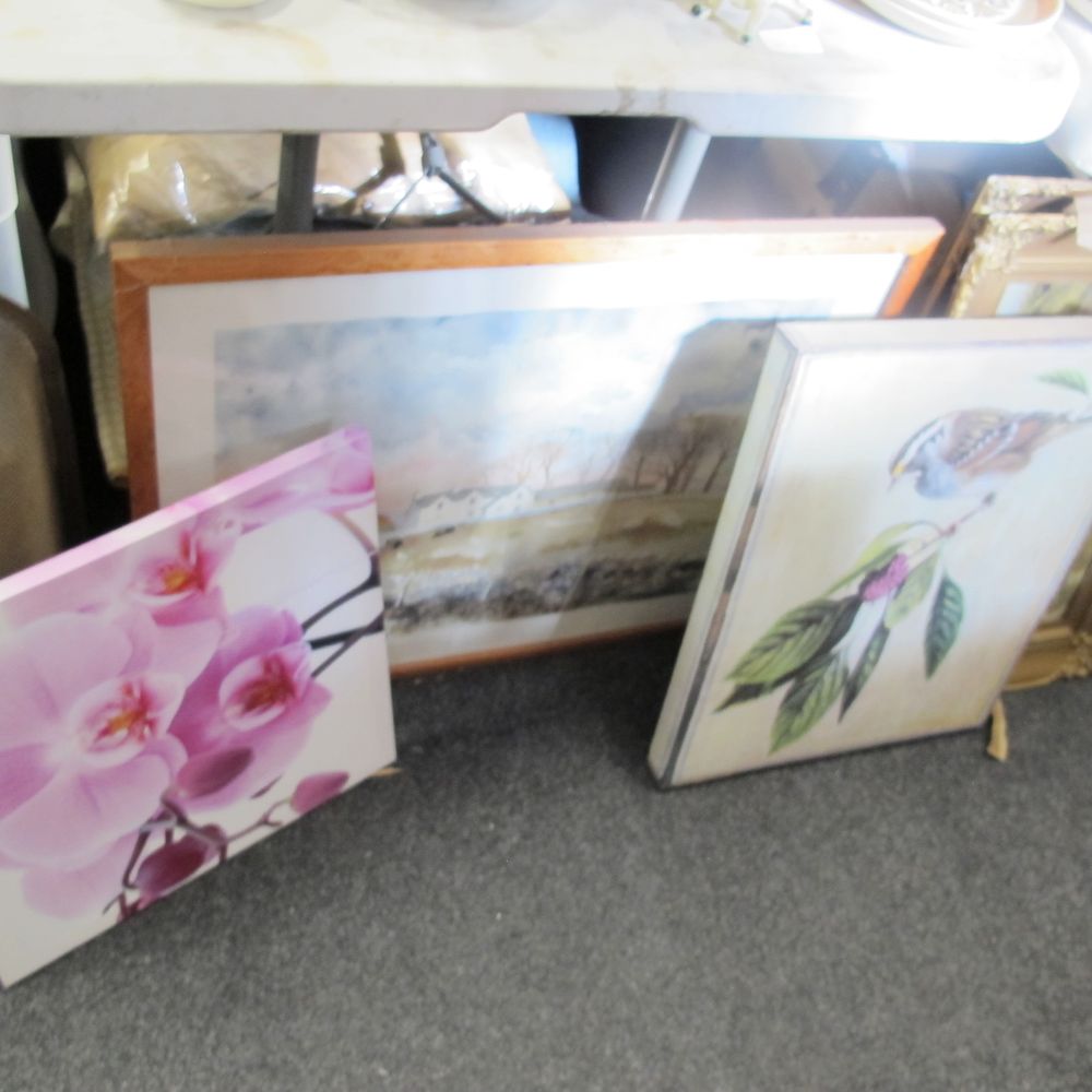 Lot 1362: A quantity of pictures