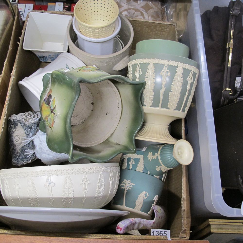 Lot 1365: A box of misc.