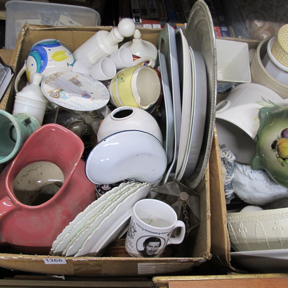 Lot 1366: A box of misc.