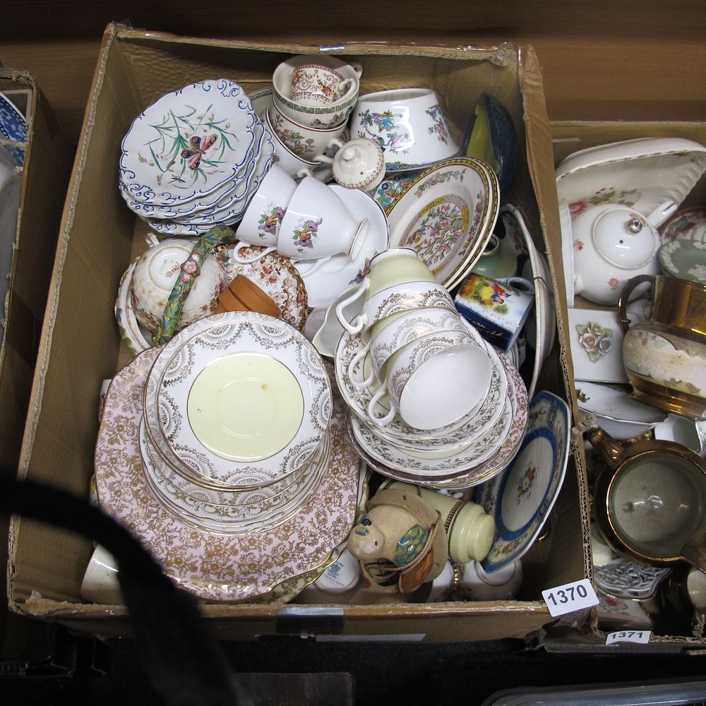 Lot 1370: A box of misc.