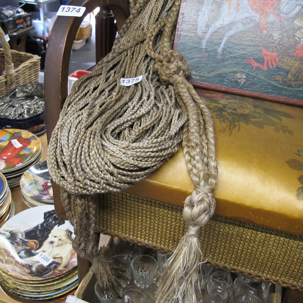 Lot 1375: Curtain tiebacks