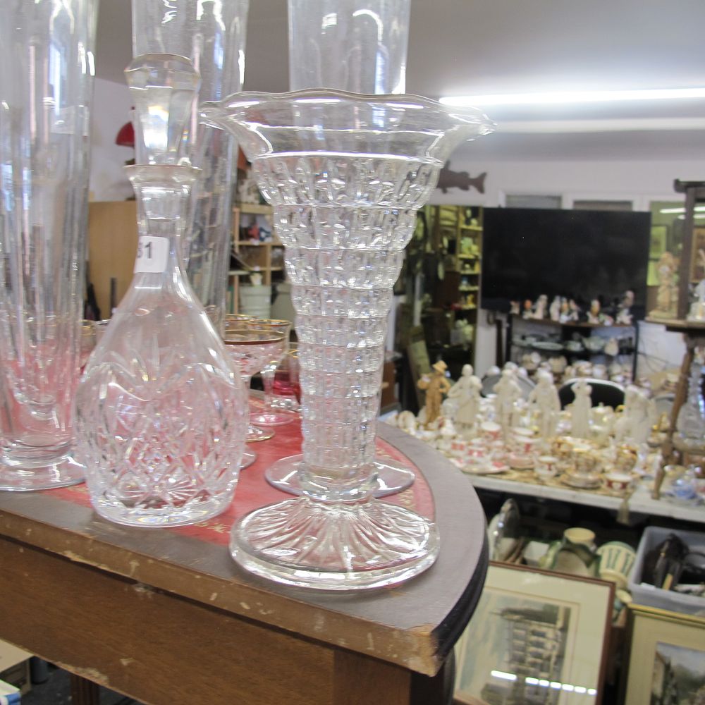 Lot 1381: Vintage glass