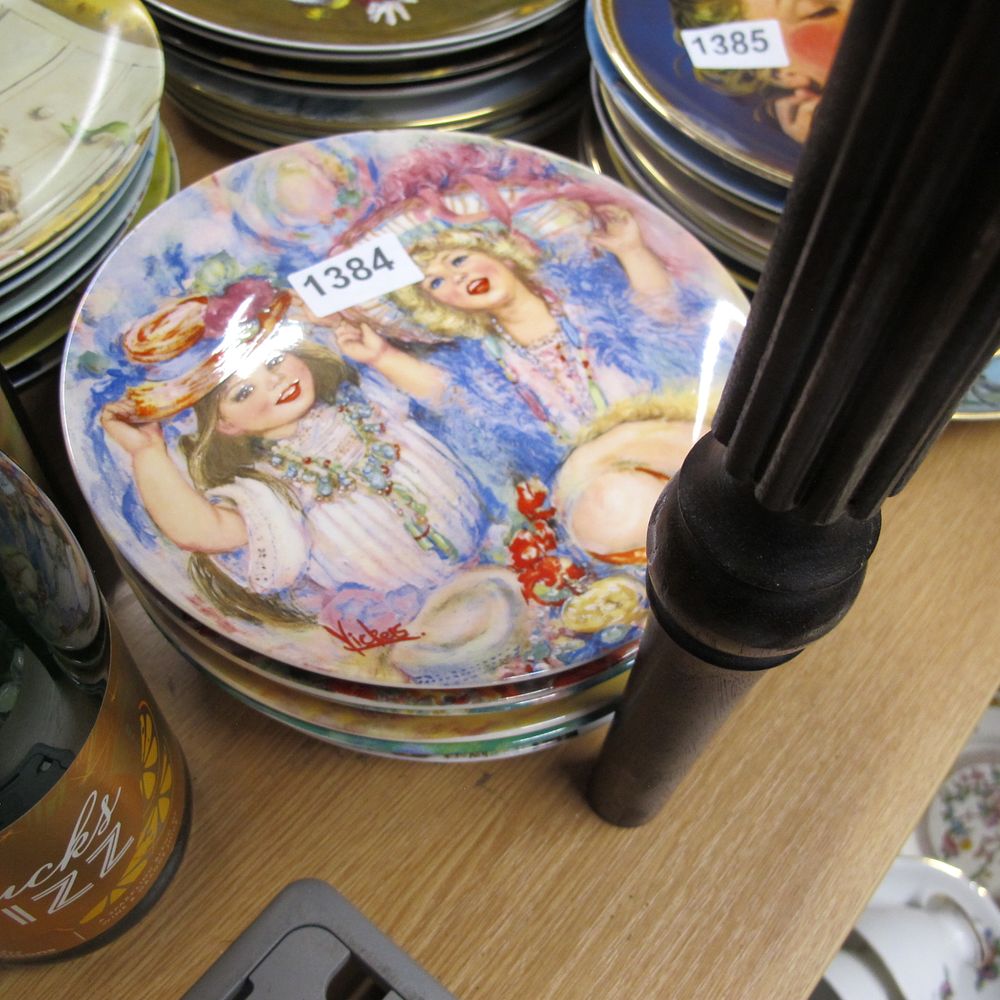 Lot 1384: A quantity of collectors plates - tarts