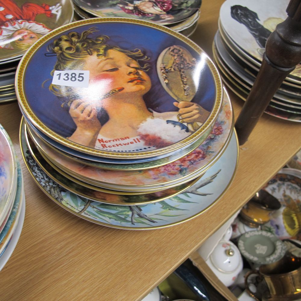 Lot 1385: A quantity of collectors plates - to include...
