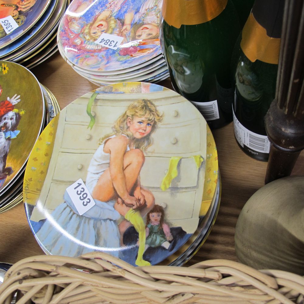 Lot 1393: A number of collectors plates - 