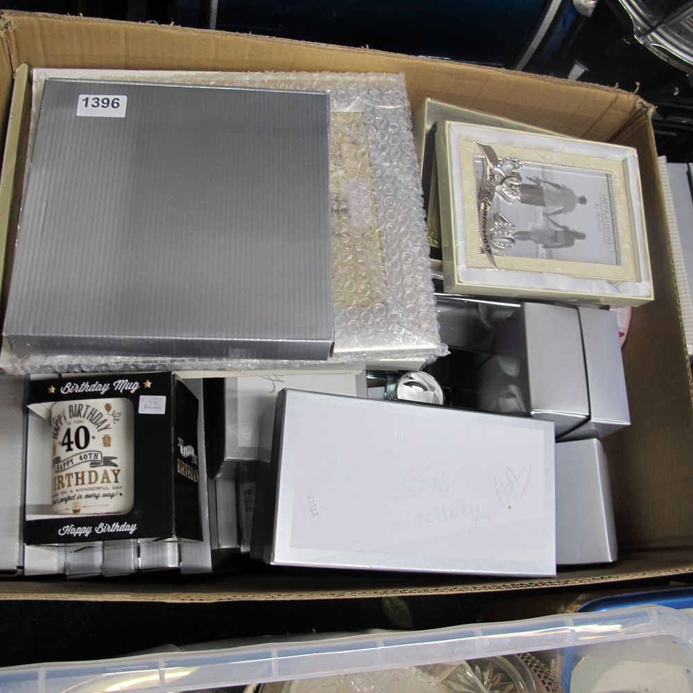 Lot 1396: A large quantity of brand new giftware items