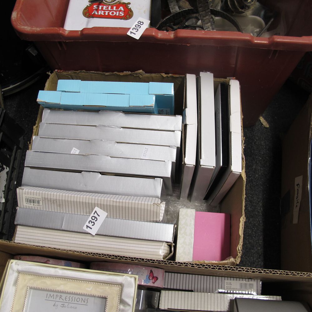 Lot 1397: A quantity of brand new giftware items and...