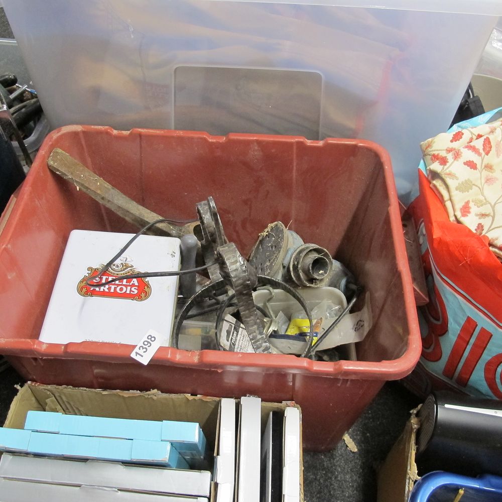 Lot 1398: A box of misc.