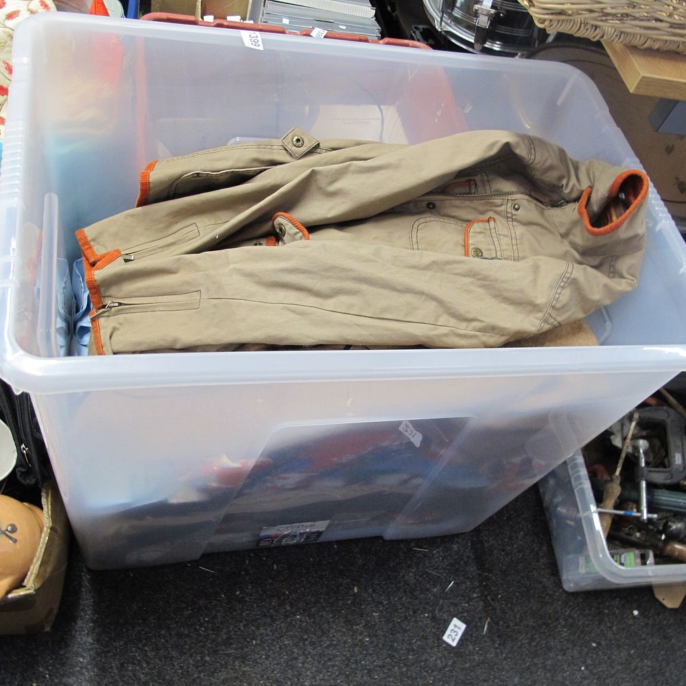 Lot 1399: A box of misc.