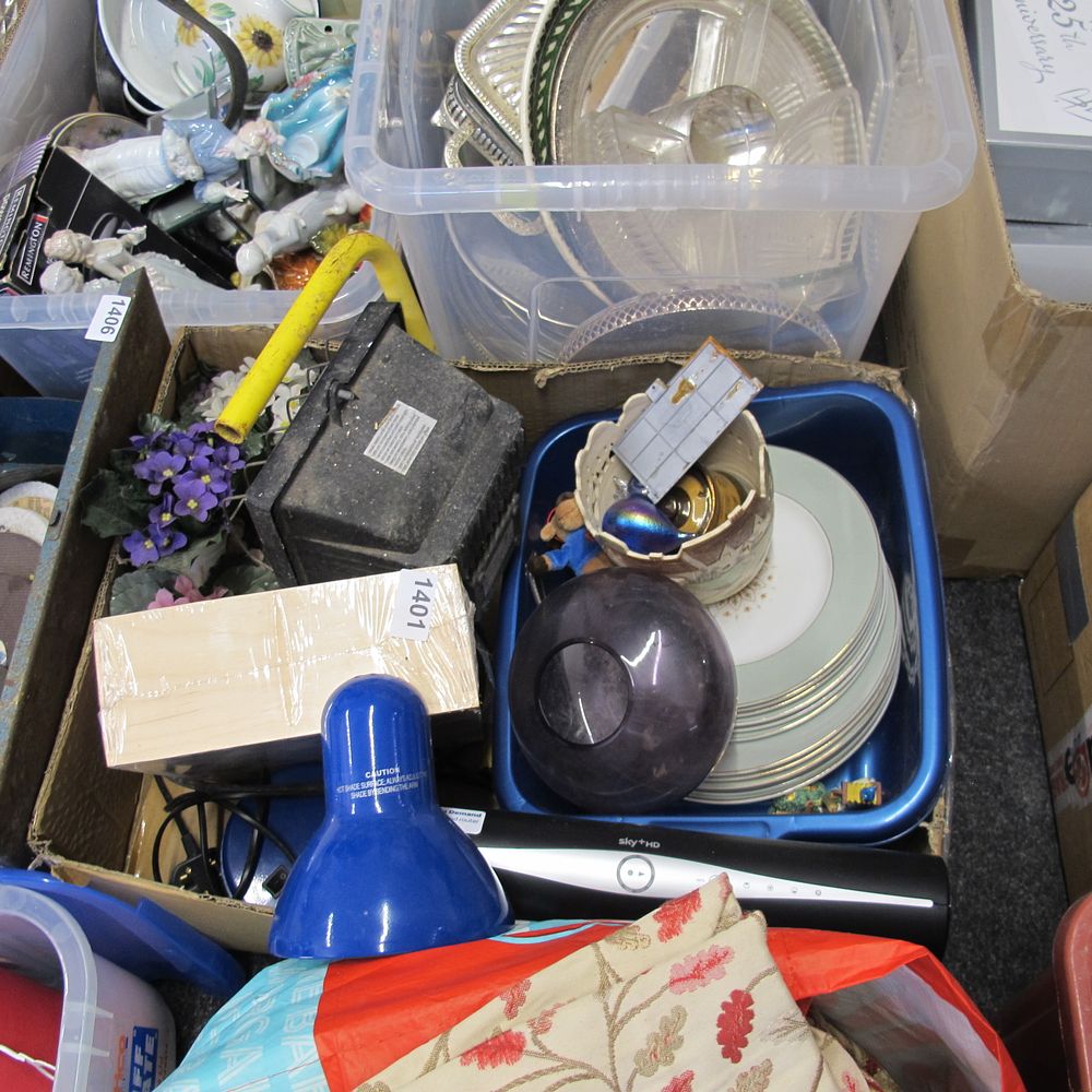 Lot 1401: A box of misc.
