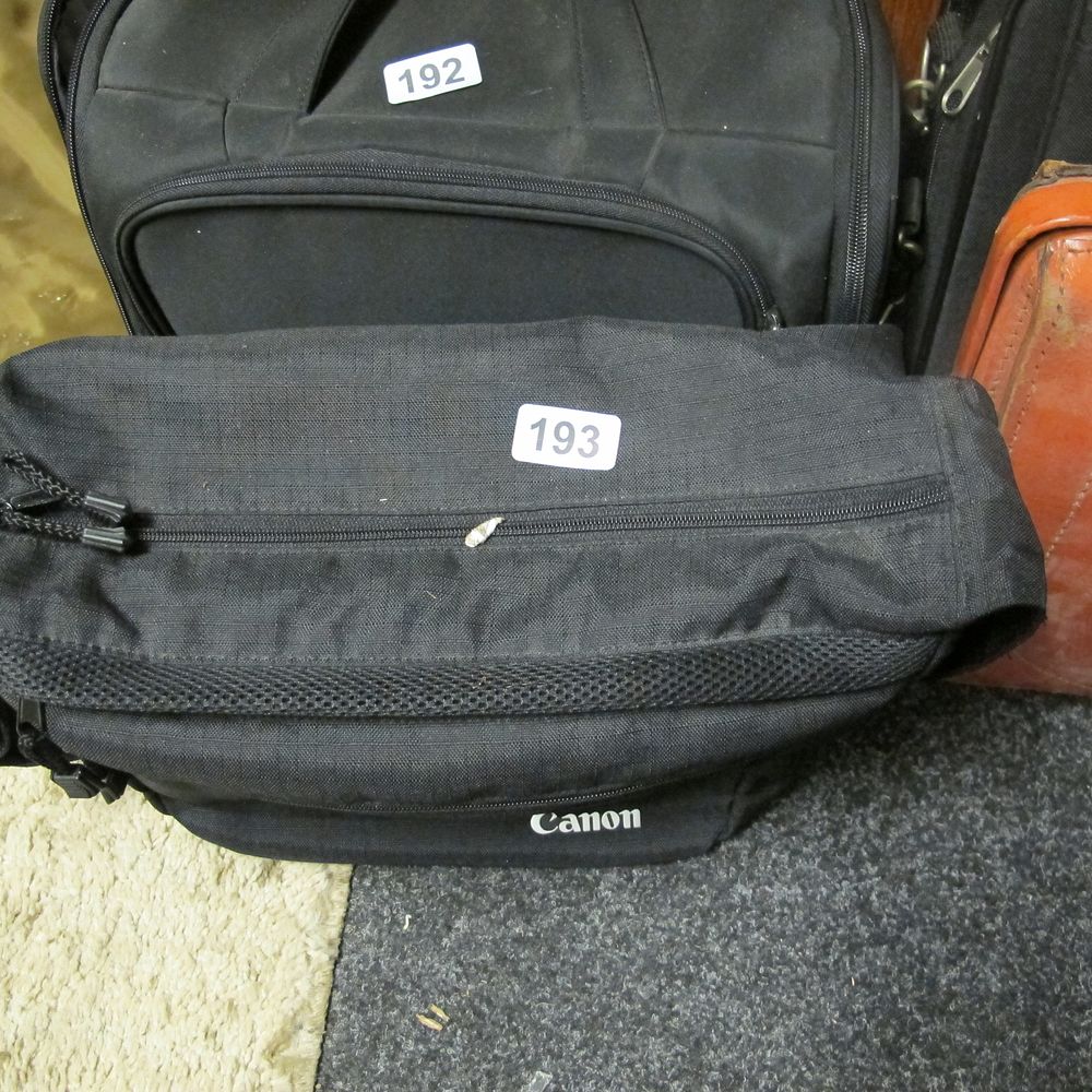 Lot 193: Canon camera case holdall