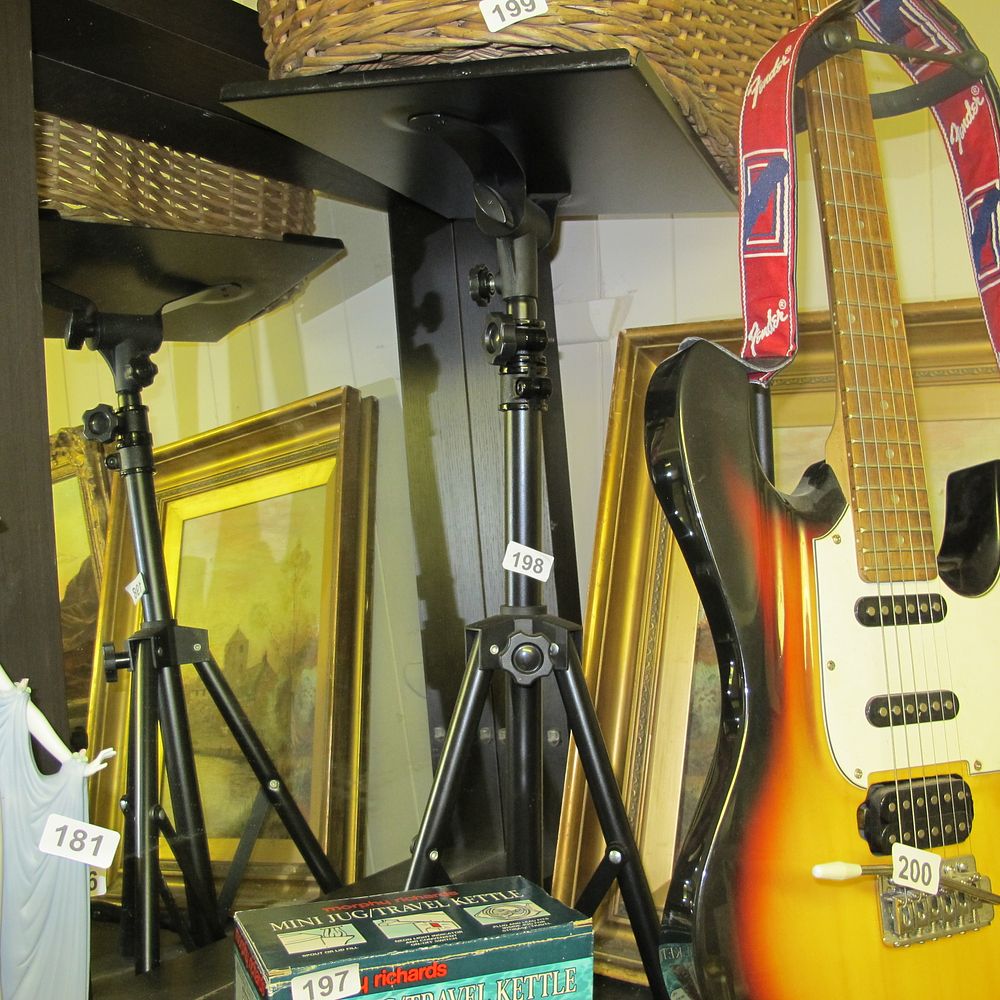 Lot 198: projector stand
