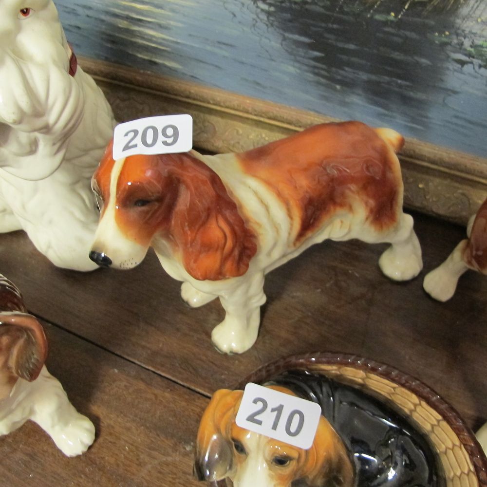Lot 209: Spaniel dog ceramic 
