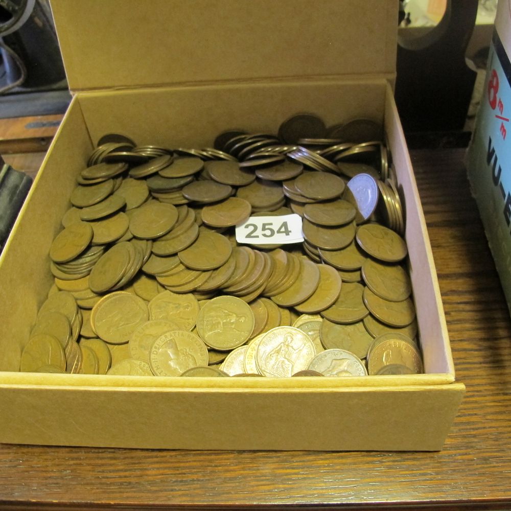 Lot 254: Collection of penny coins ranging from 1890 to...