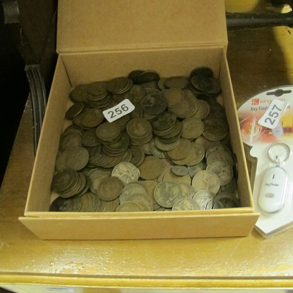 Lot 256: Collection of one penny coins ranging from 1890...