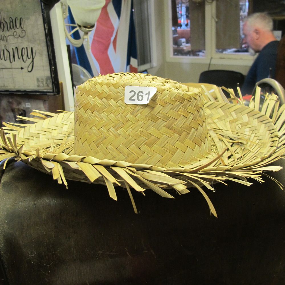 Lot 261: Straw hat yeee haaaaa partner