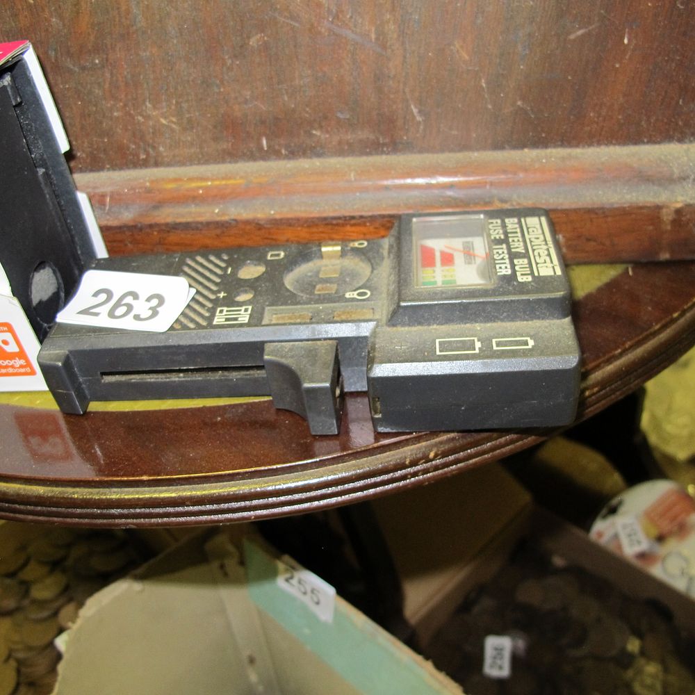Lot 263: Battery, bulb and fuse tester 