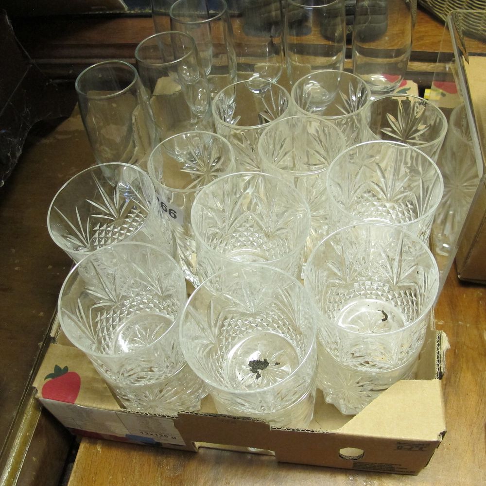 Lot 266: Box of misc glassware 