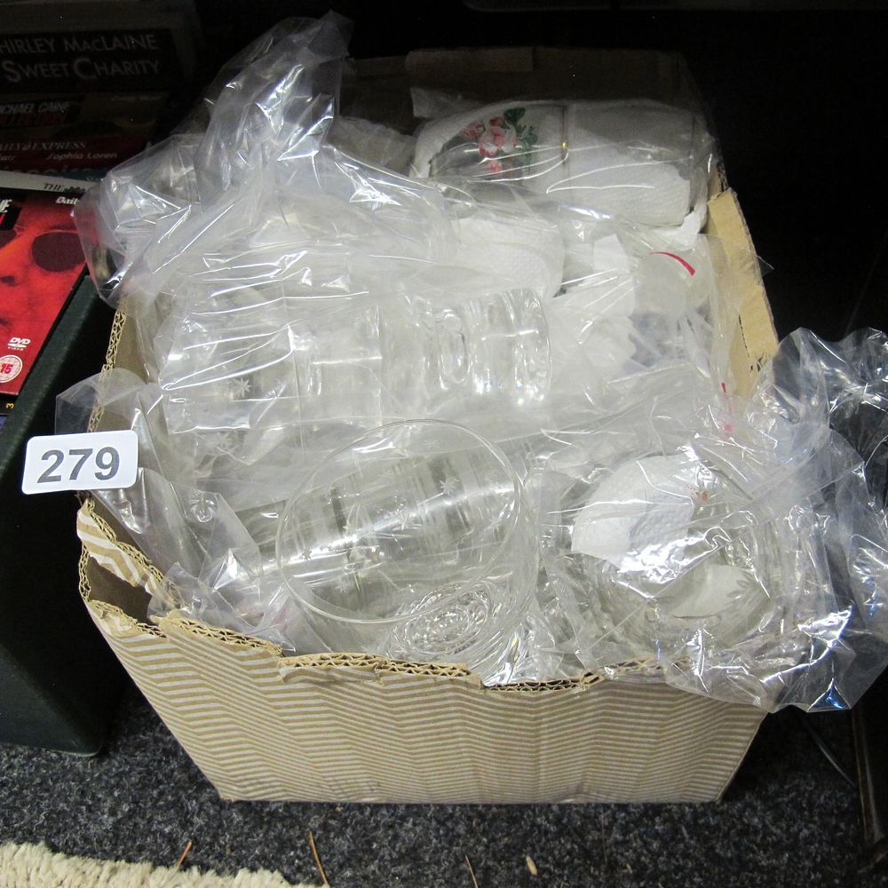 Lot 279: Box of misc crystal Glassware 