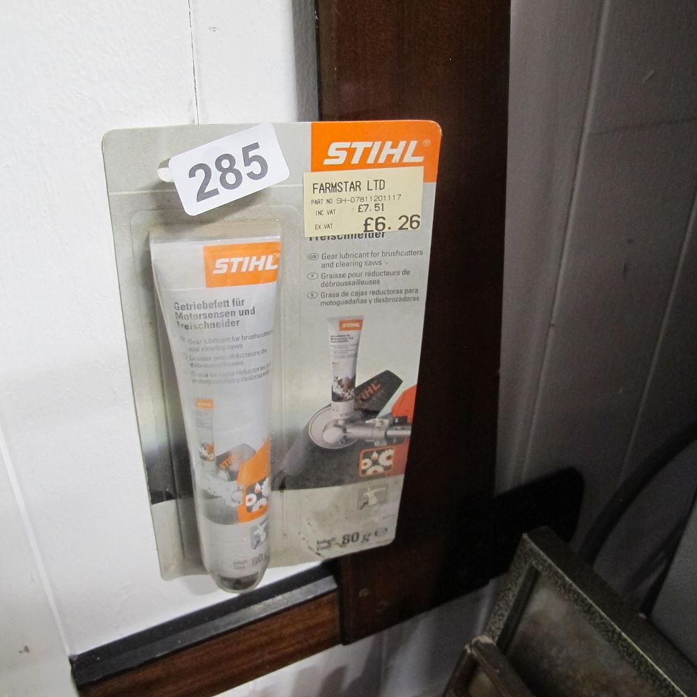 Lot 285: Stihl gear lubricant for brushcutters and cleaning saws 