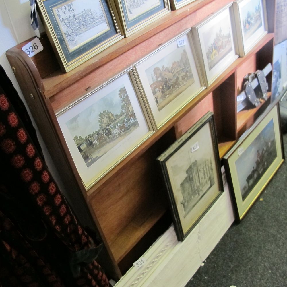 Lot 326: Shelving unit 