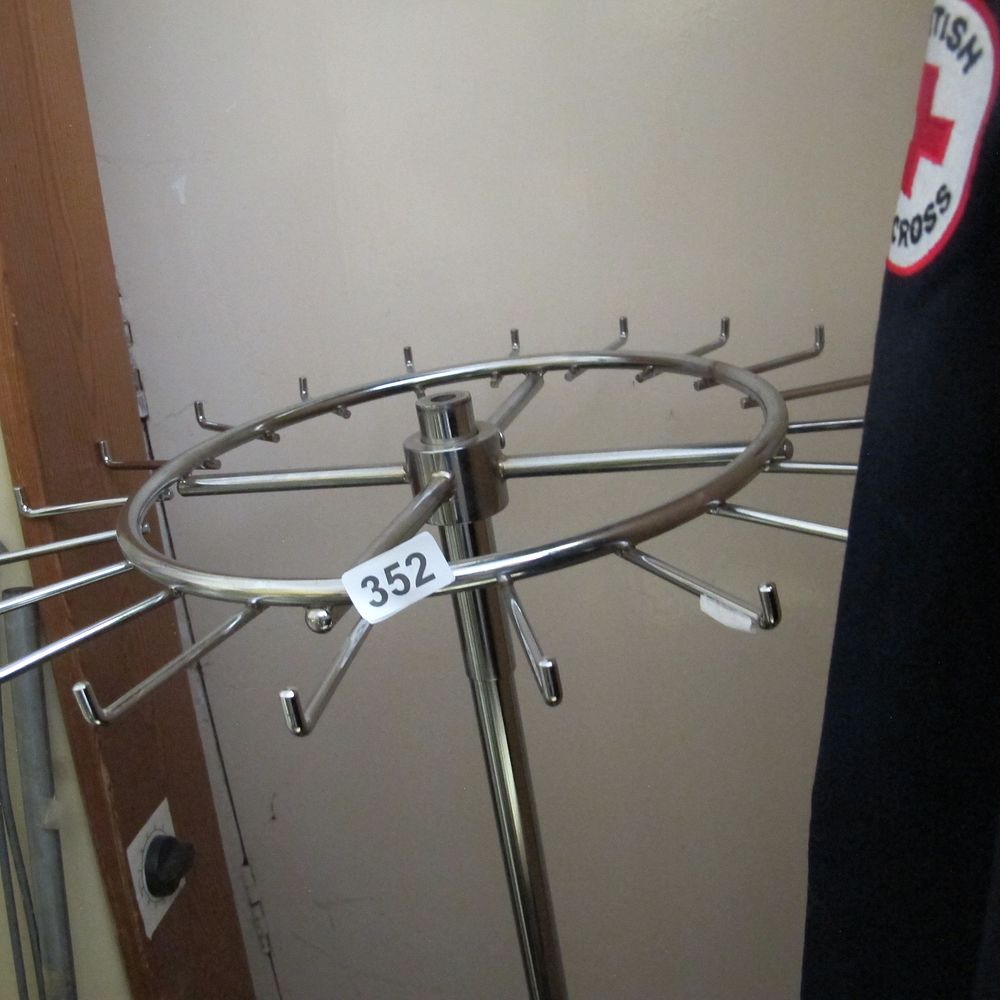 Lot 352: Metal coat rack 