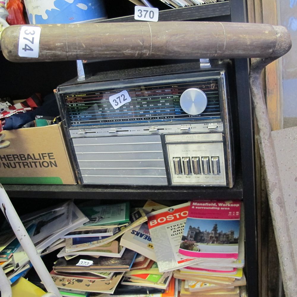 Lot 374: retro radio