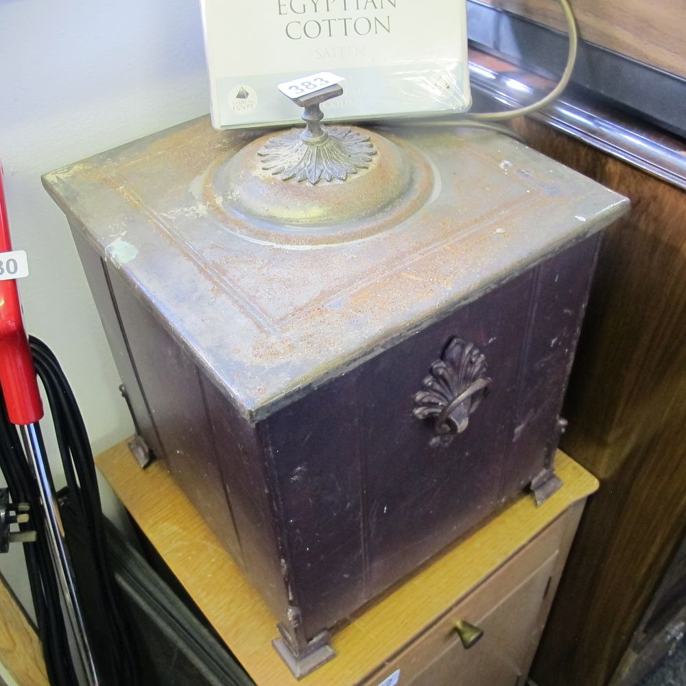 Lot 383: Metal lidded box 