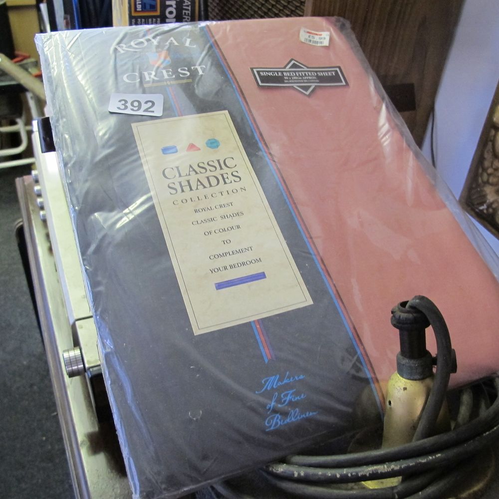 Lot 392: Brand new Royal Crest singe bed fitted sheet