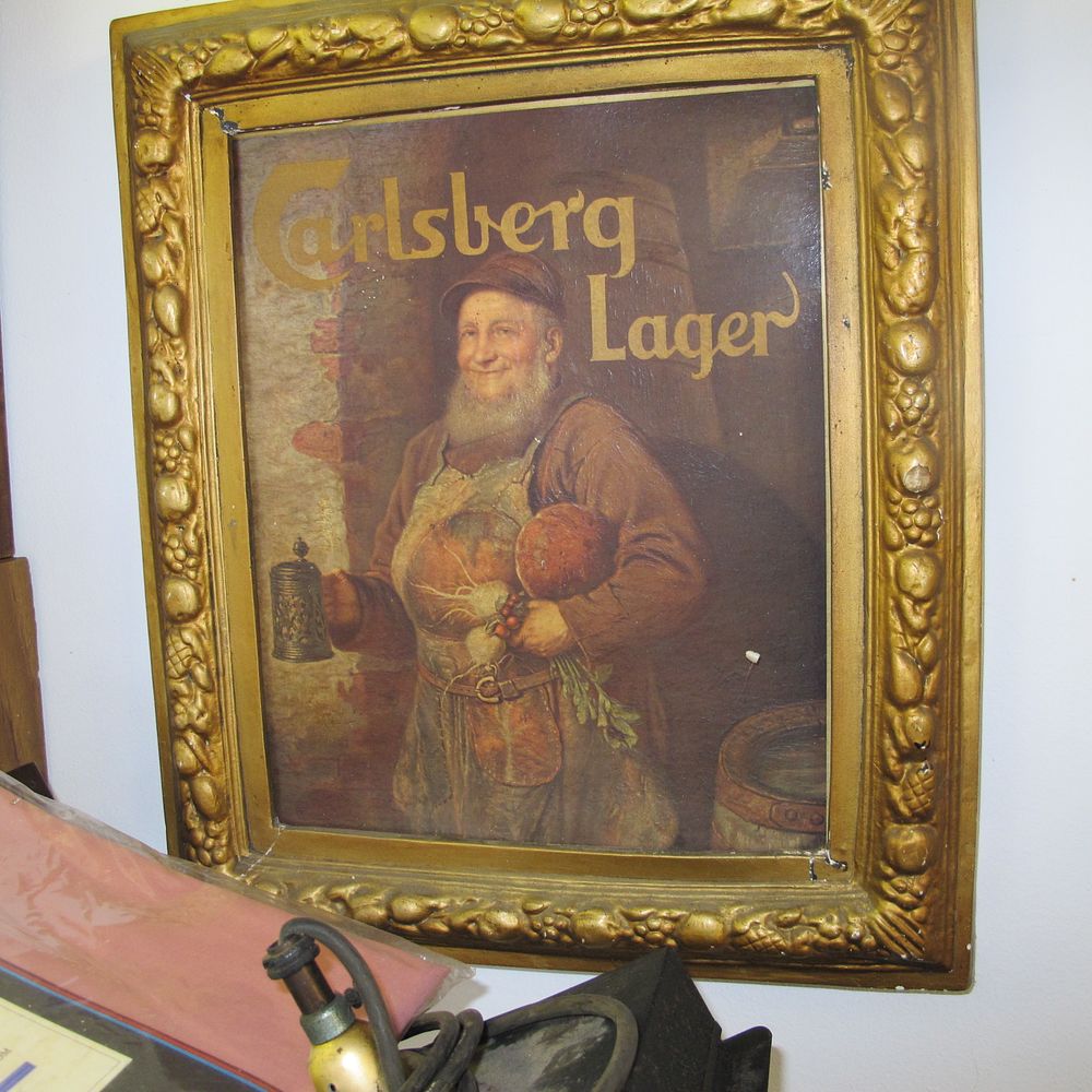 Lot 393: Gilt framed Carlsberg Lager advertising picture 