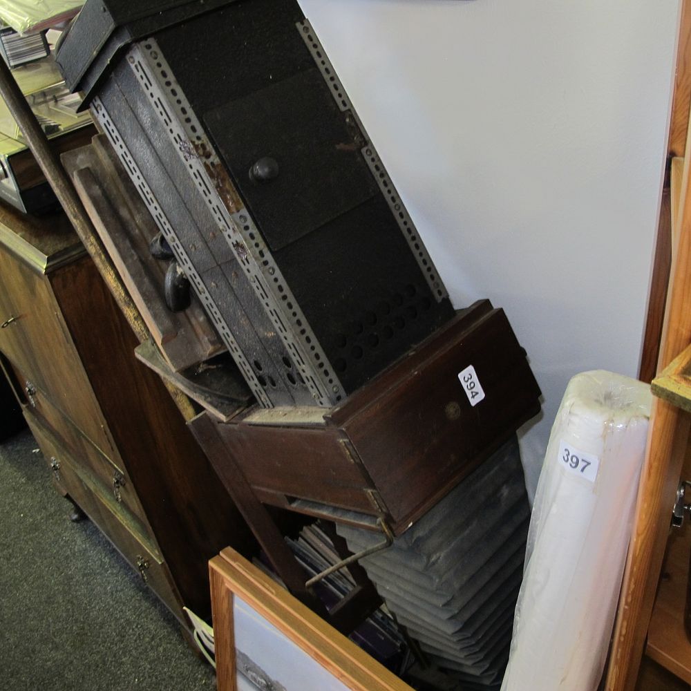 Lot 394: Camera equipment ***