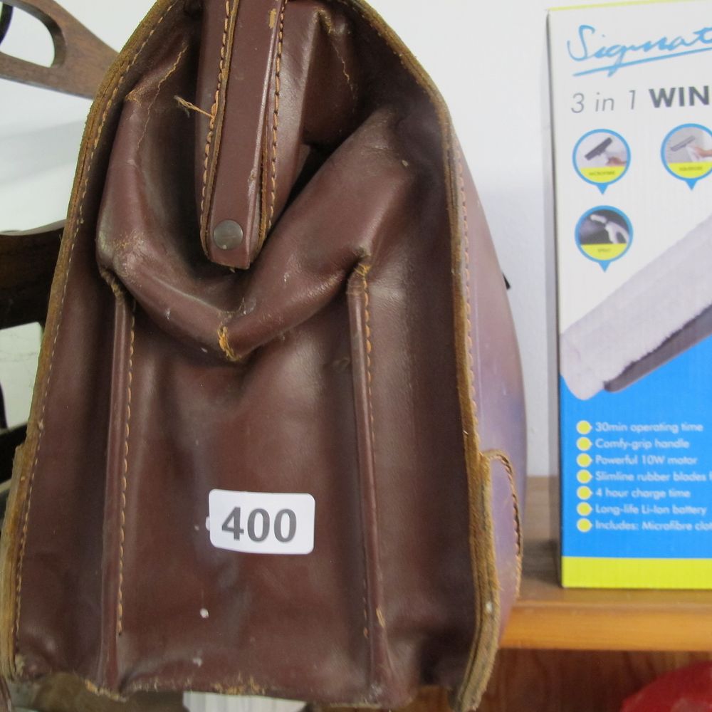 Lot 400: Leather doctors bag 