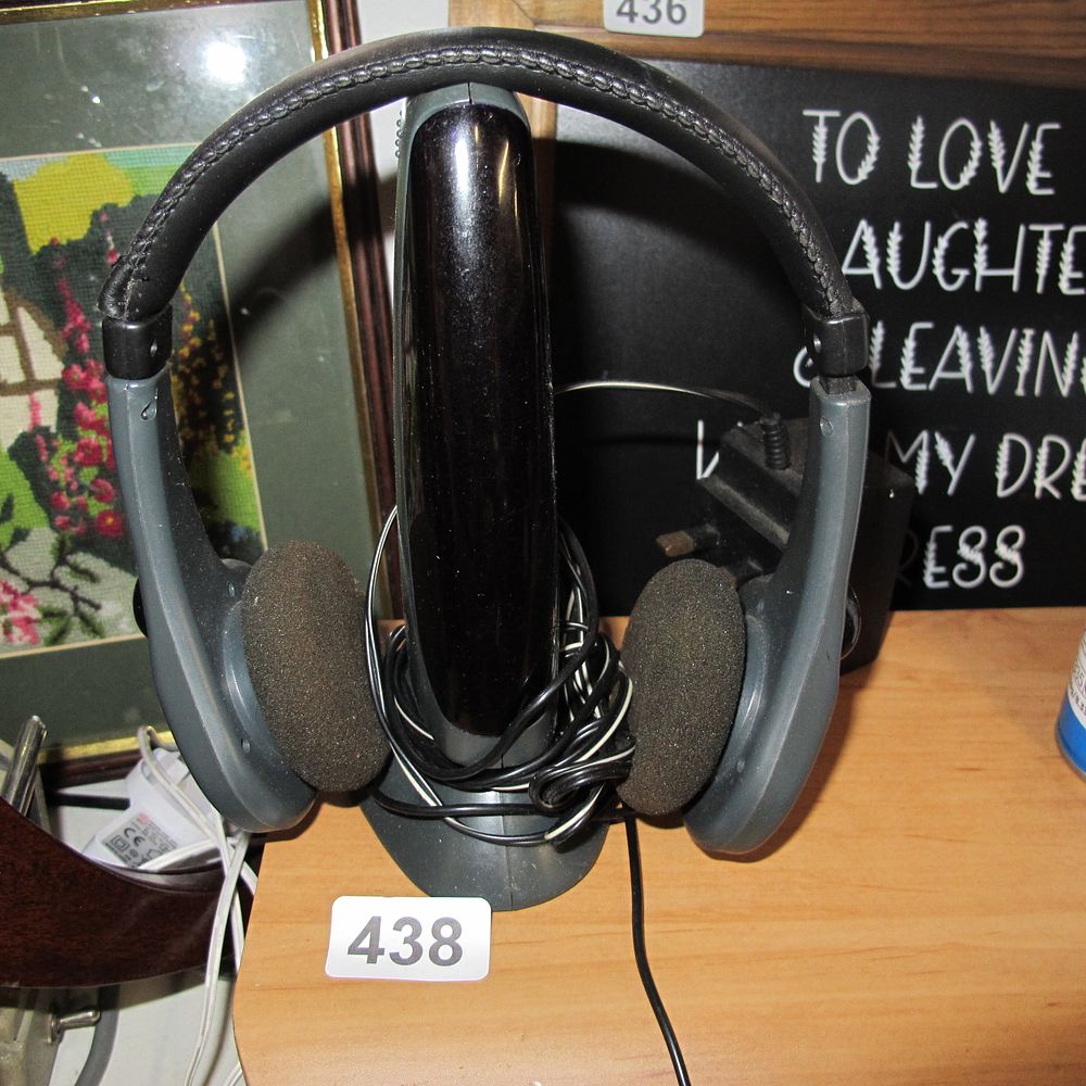 Lot 438: radio frequency headphones