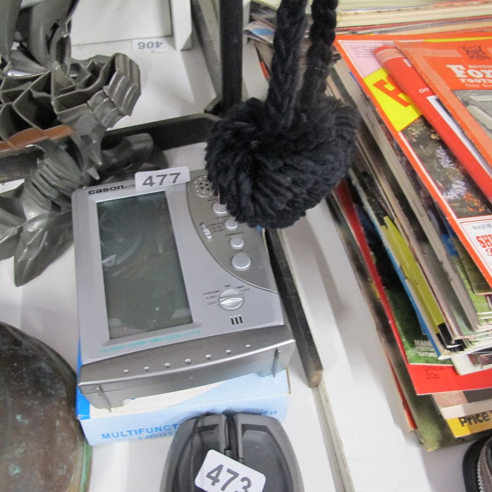 Lot 477: digital clock calendar