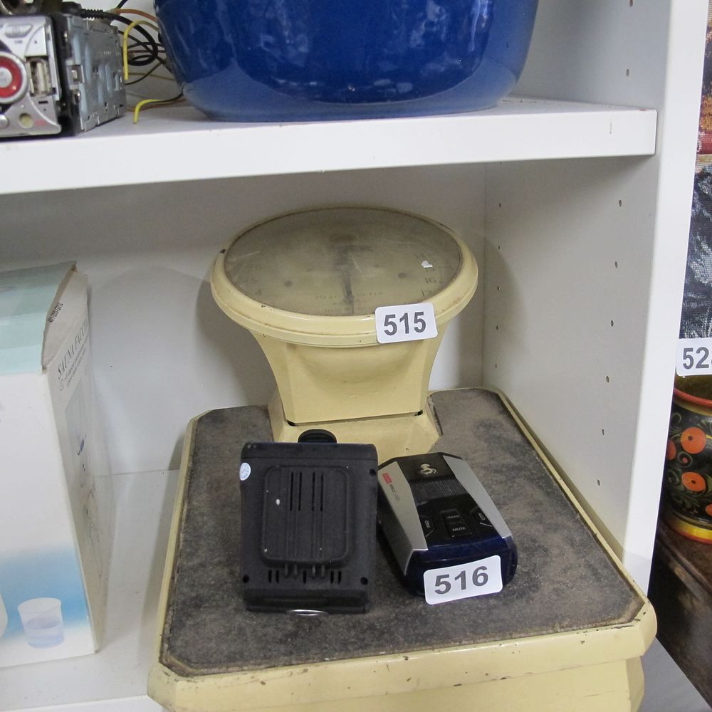 Lot 515: Vintage Salter body weigh scales