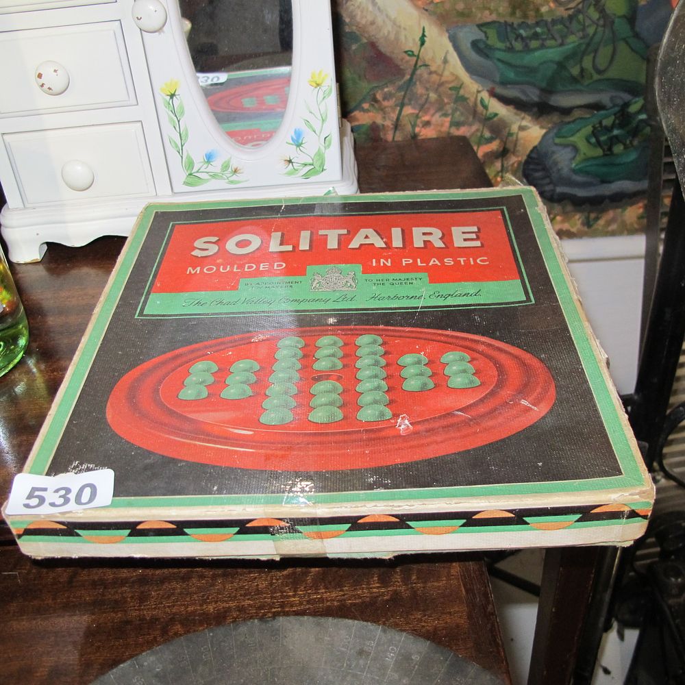Lot 530: Retro boxed solitaire game