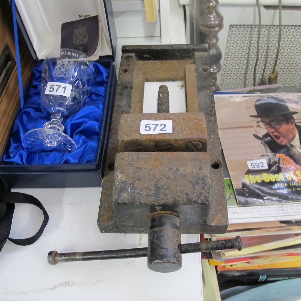 Lot 572: Vintage tool makers vice