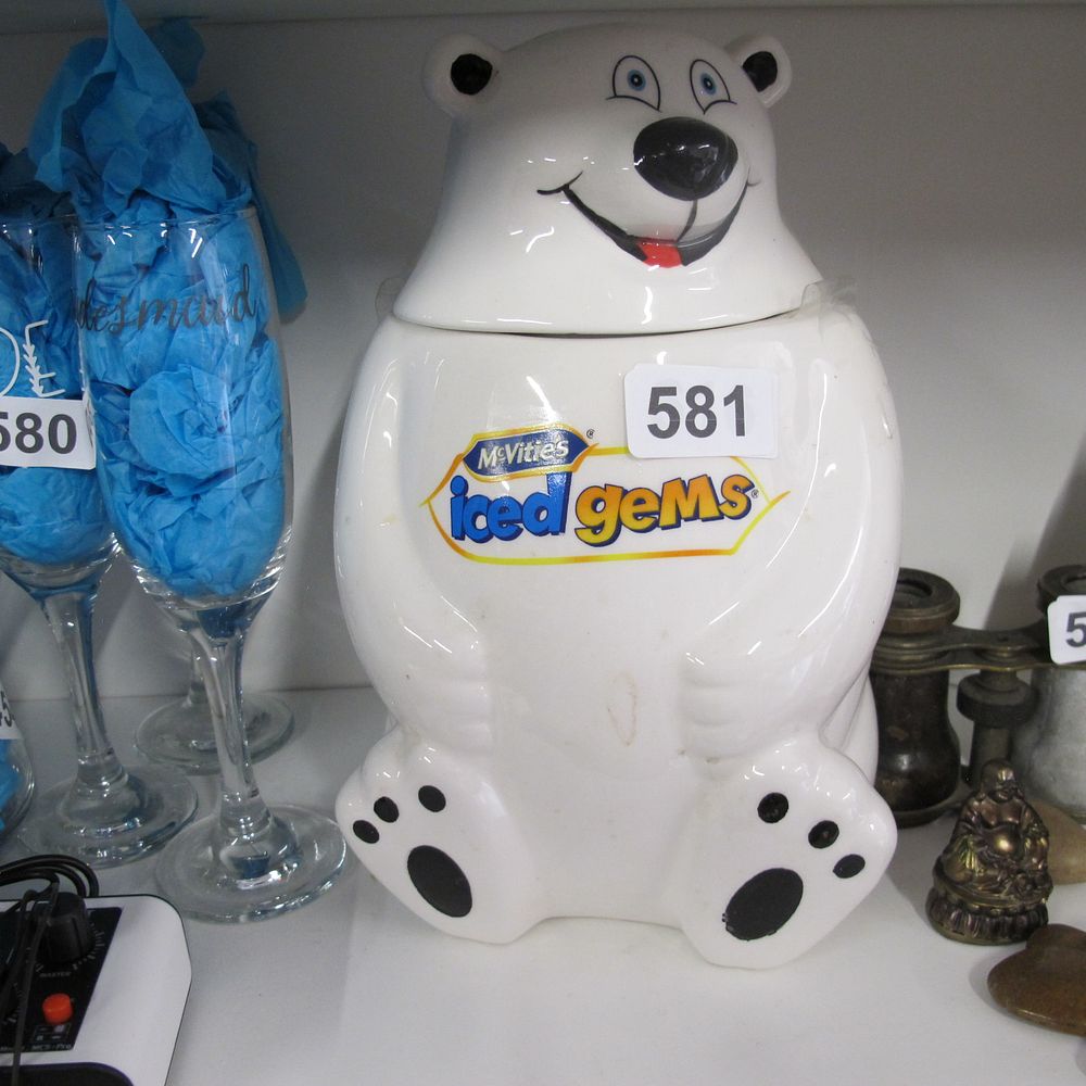 Lot 581: Biscuit Jar