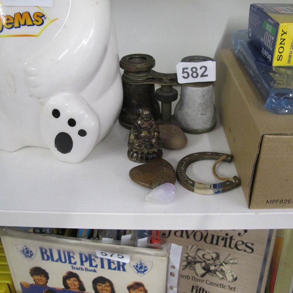 Lot 582: odd bits of shite