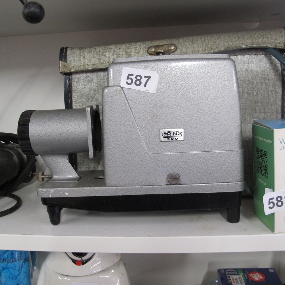 Lot 587: Vintage Prinx projector
