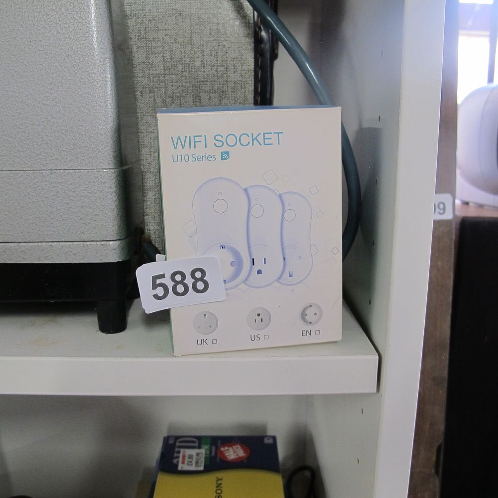 Lot 588: WIFi plug