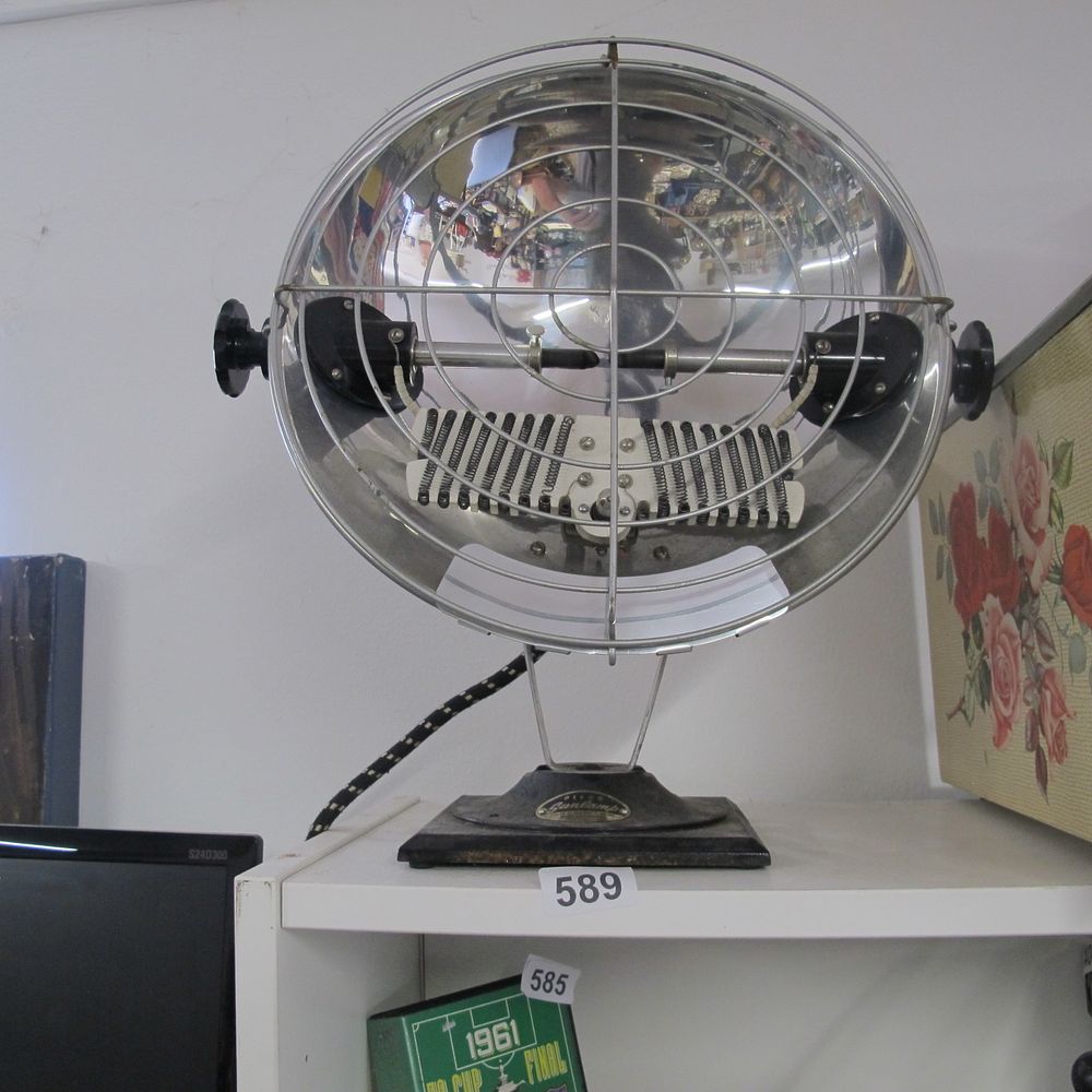 Lot 589: Halogen heater