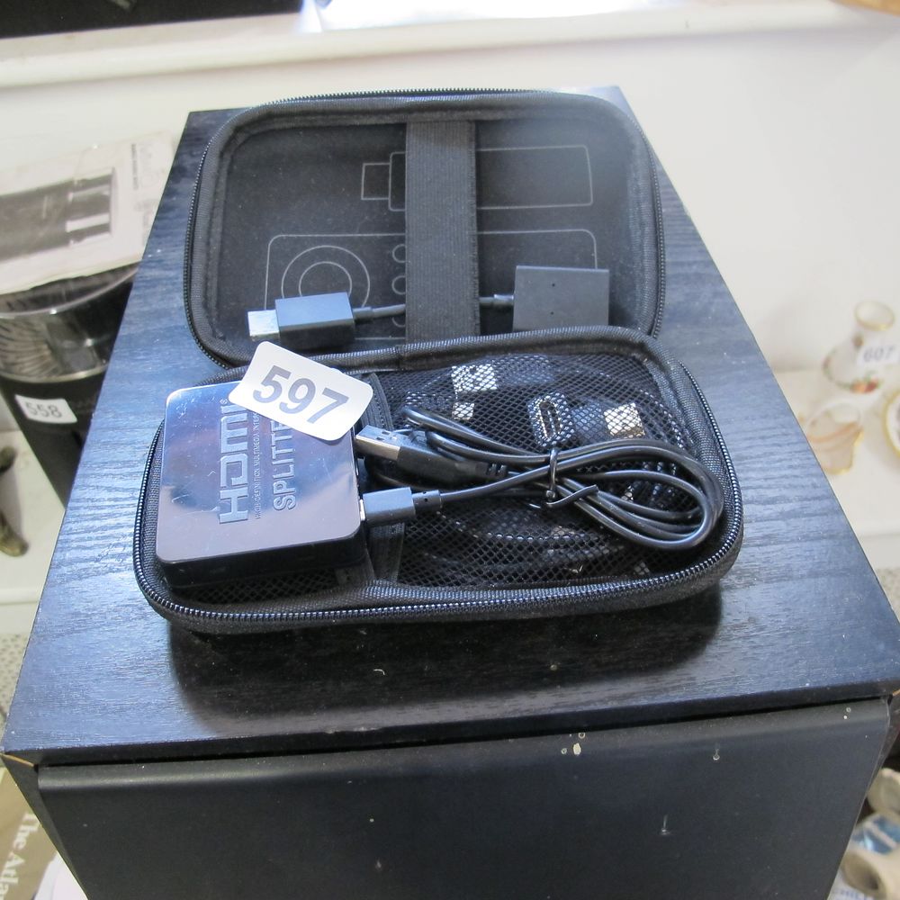 Lot 597: HDMI splitter cable set
