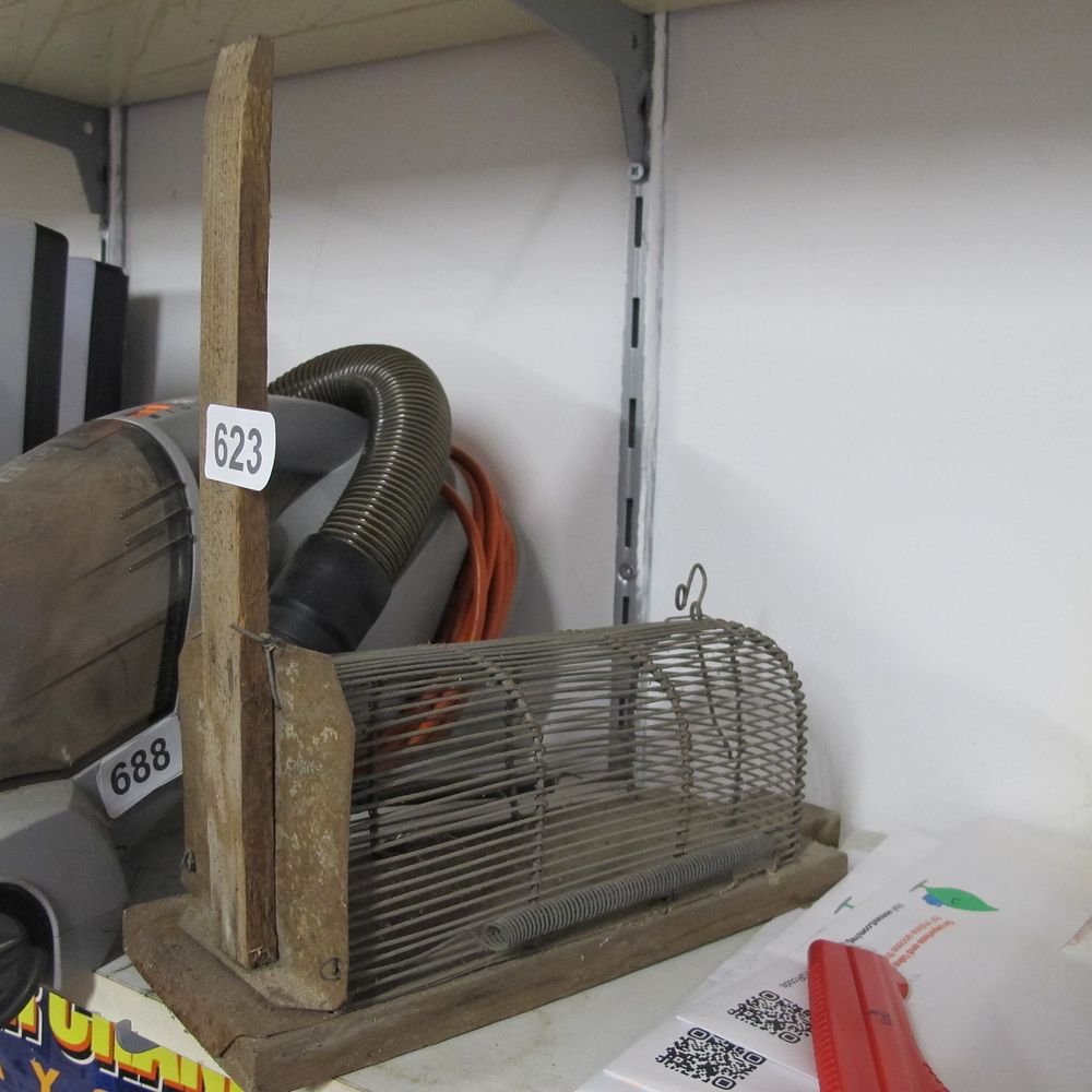 Lot 623: Vintage vermin trap