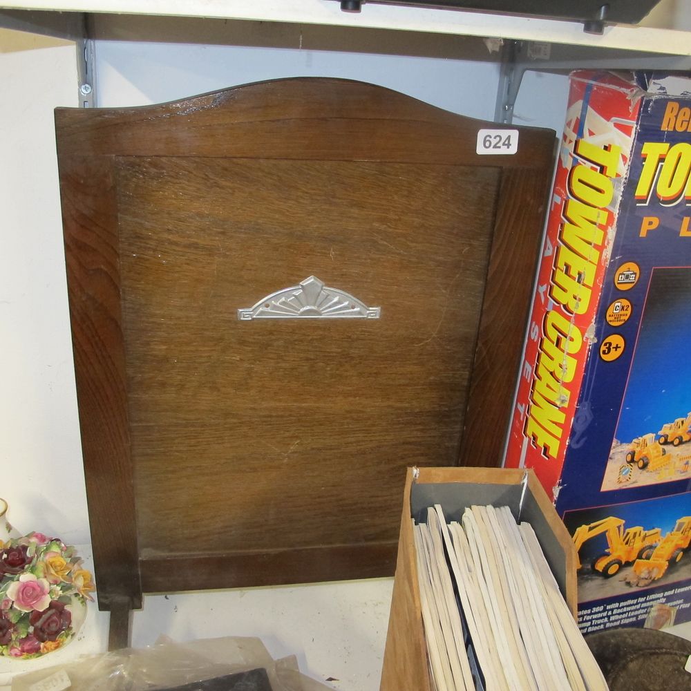 Lot 624: Vintage fire screen