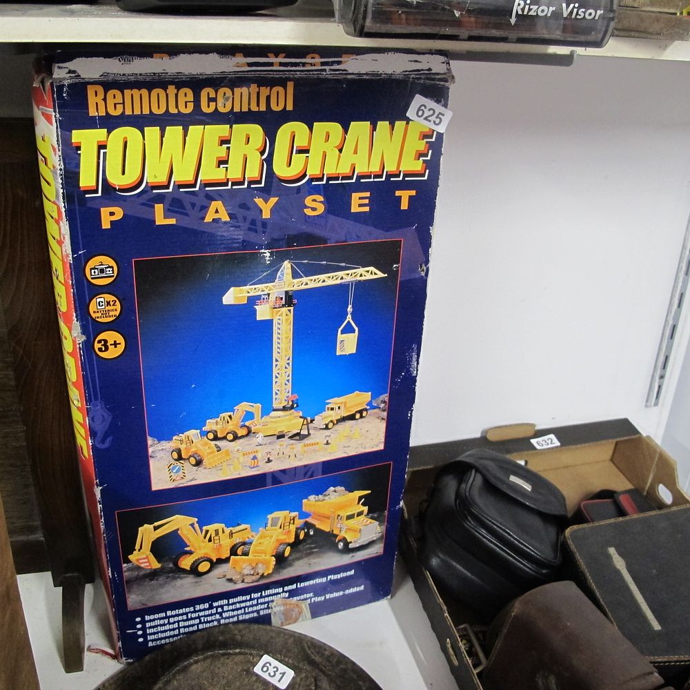 Lot 625: Remote control Tower crane play set toy