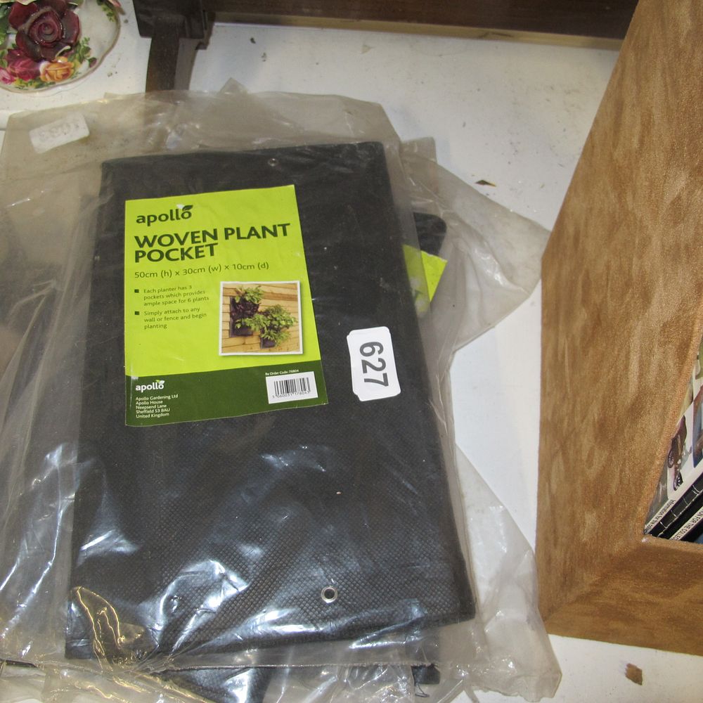 Lot 627: Plant pocket