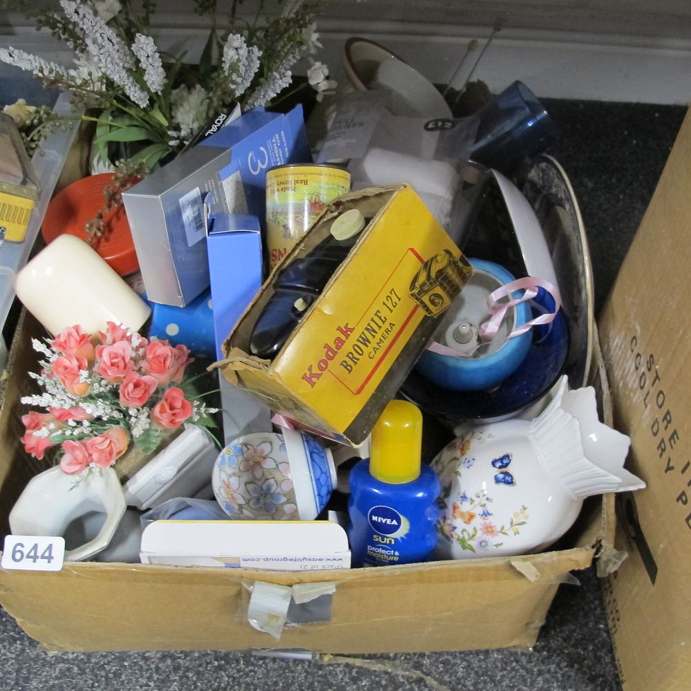 Lot 644: Box of misc