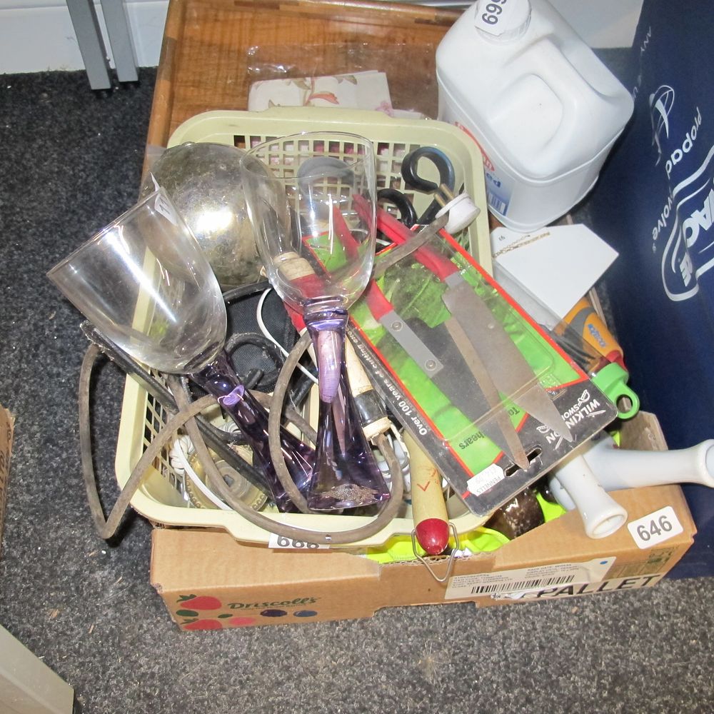 Lot 646: Box of misc